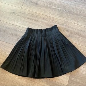 Zara Women Black Elastic Waist Pleated Mini Skirt size M